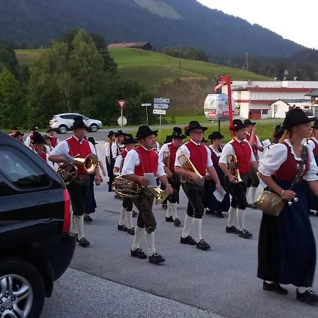 Gasthof Kaiserblick Bed & Breakfast 2*
